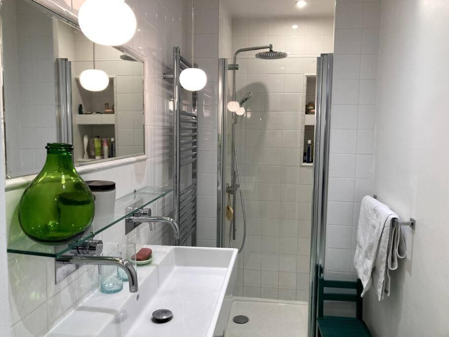 Appartement Cosy Dans Le 9E Париж Екстериор снимка